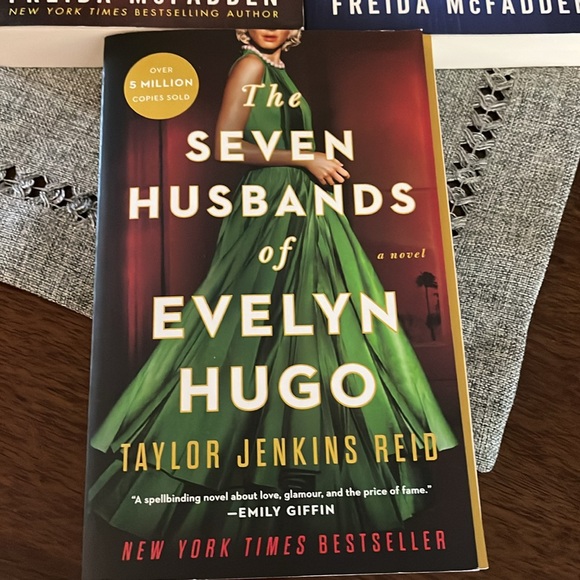 📘Book Bundle📕 - Picture 4 of 7